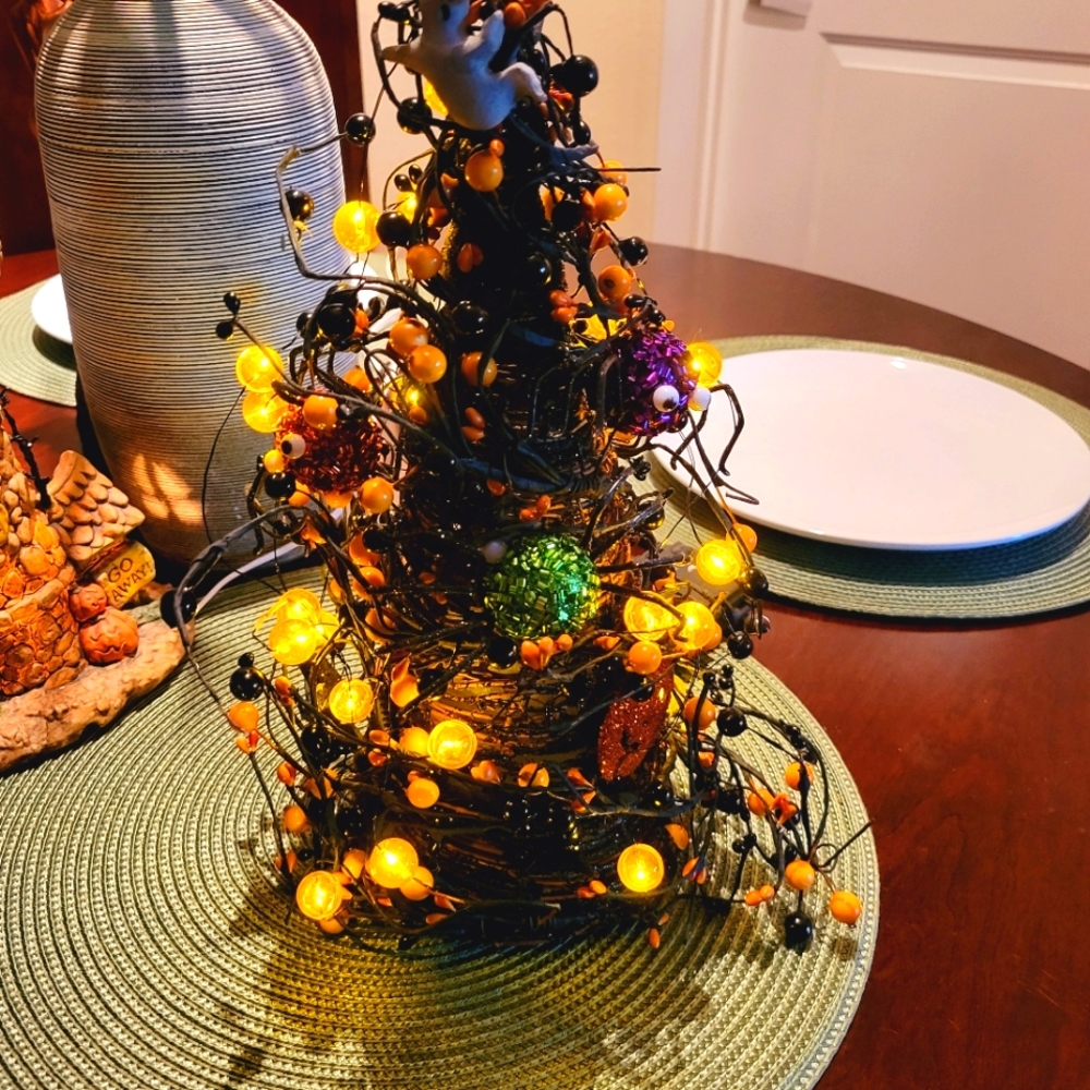 Halloween Tree - Picture 6 of 8